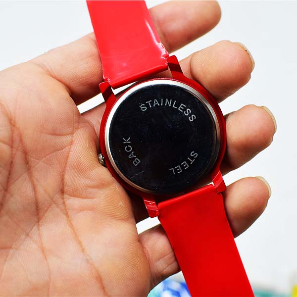 Easy-To-Read Watch Includes Tiny Magnifying Glasses | WIRED